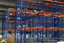 驶入式货架提升仓库存储容量和存储空间