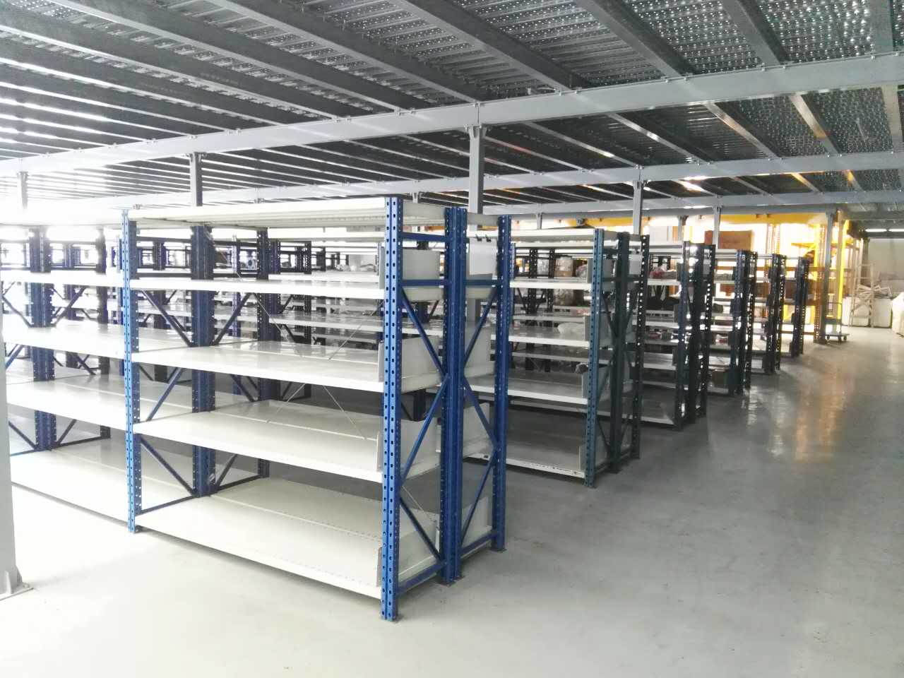 搁板式货架 搁板式货架