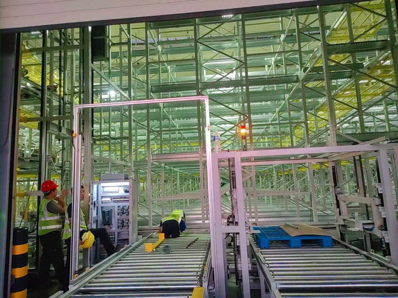 四向穿梭车货架